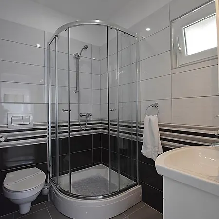 Borna & Roko Free Parking Apartment
